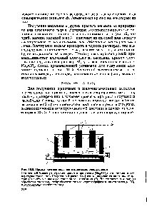 Рис. 16.5. Промышленное получение алюминия электролизом. Очищенный боксит (А120а) смешивают с криолитом (NaзAlF,) для <a href="/info/380805">снижения температуры</a> плавления. <a href="/info/440885">Полученный расплав</a> (1) восстанавливается на <a href="/info/746420">стальном катоде</a> (2) с образованием расплавленного алюминия (3). На <a href="/info/69541">графитовом аноде</a> (4) образуется кислород, который медленно реагирует с графитом, окисляя его до СОг, что постепенно разрушает анод